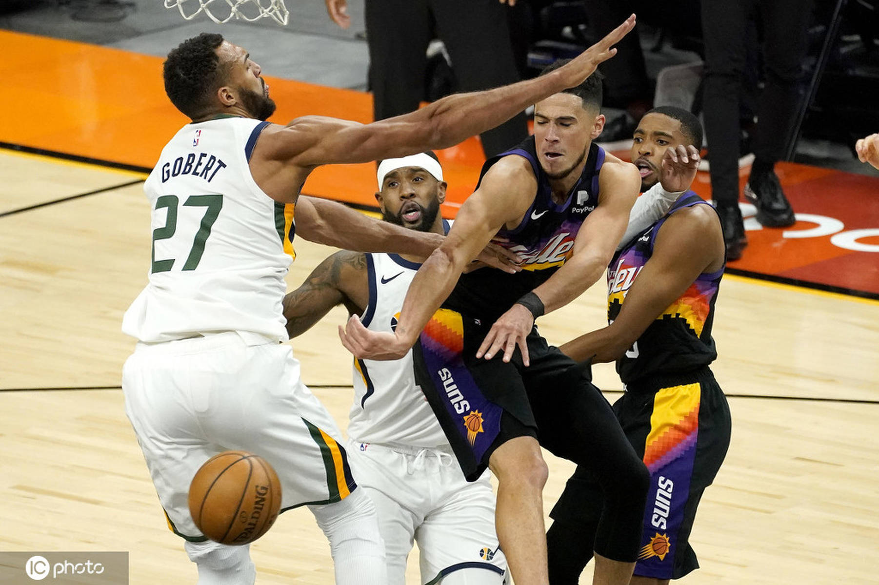 福建队险胜魔术，布克统治全场的简单介绍