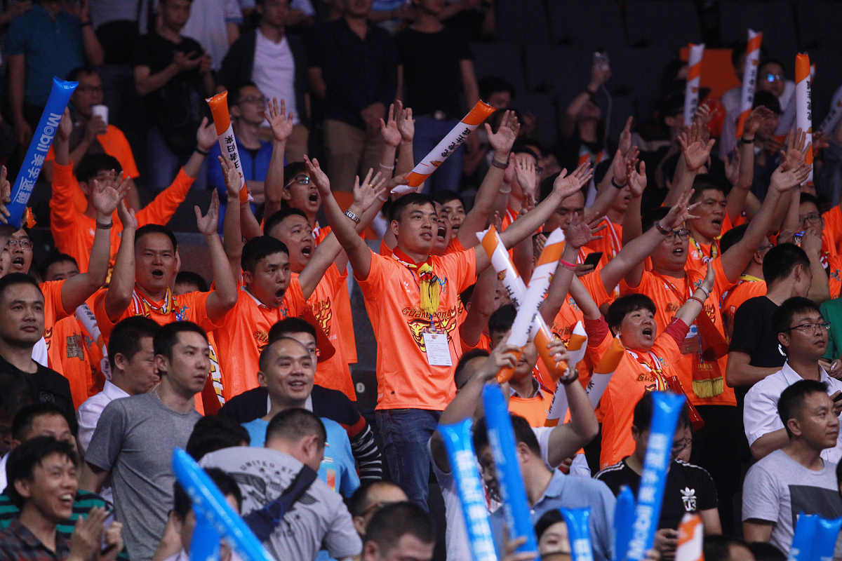 广州队鏖战福建队,范弗利特状态火热 广州队鏖战福建队,范弗利特状态火热