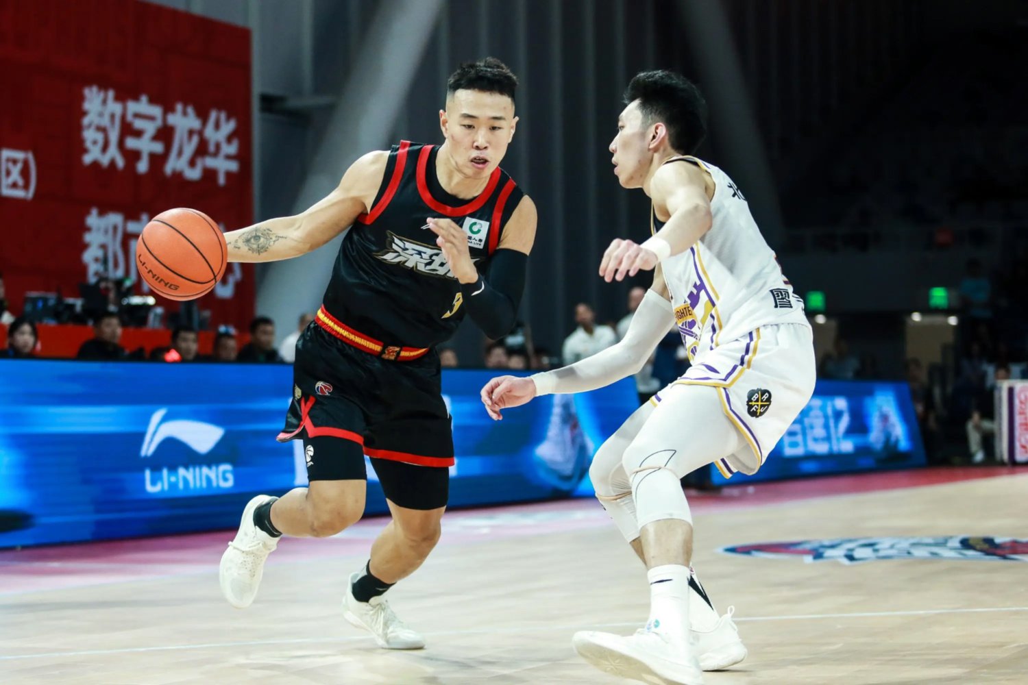 国王横扫深圳队,高诗岩点燃赛场 国王横扫深圳队,高诗岩点燃赛场