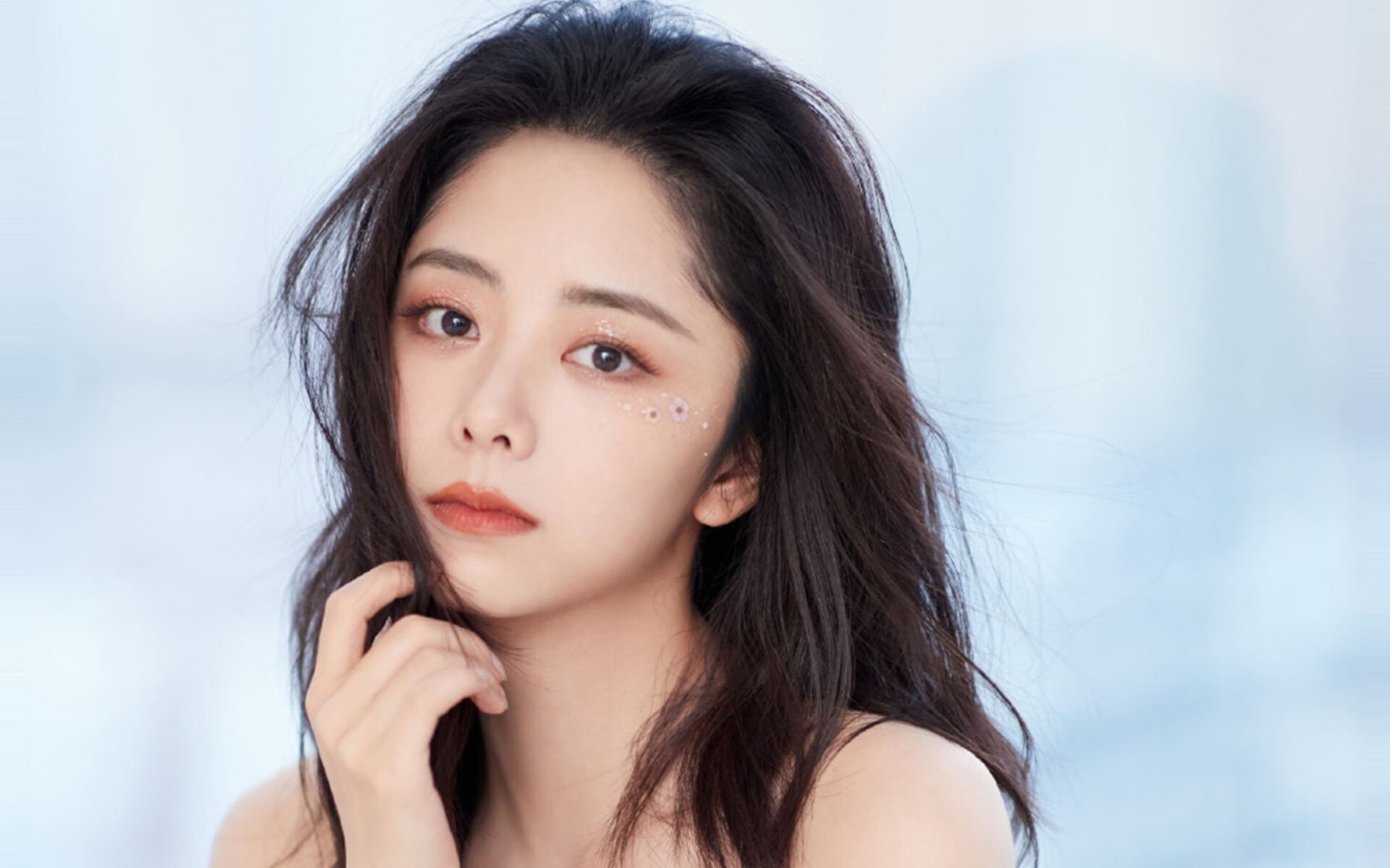 看到这个组合时,我立刻意识到,仅仅描述一场轻取和一位关键先生是不够的。真正的唯一性在于,这并非我们期待中的剧本